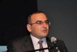 Karabağ’da Azeri mezarlıkları korunuyor