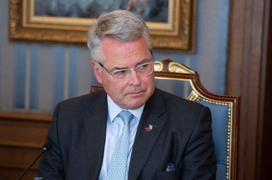 İngiliz yetkili Tim Loughton, Ermenistan Ulusal Meclisi Onur Madalyası ile ödüllendirildi