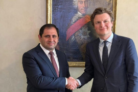 Ermenistan Savunma Bakanı  Hollandalı mevkidaşıyla görüştü