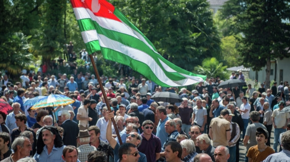 Abhazya'nın eski Dışişleri Bakanı destekçileri, Ermenilere karşı şiddet kullanma çağrısında bulundu