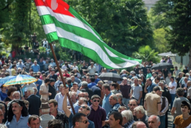 Abhazya'nın eski Dışişleri Bakanı destekçileri, Ermenilere karşı şiddet kullanma çağrısında bulundu