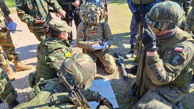 Ermenistan'ın Askeri Akademisi harbiyelileri Yunanistan’da tatbikata katıldı