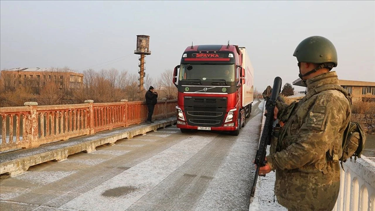 Ermenistan sınır kapılarında 1 Mart'tan itibaren sadece Ermeni birlikleri görev yapacak