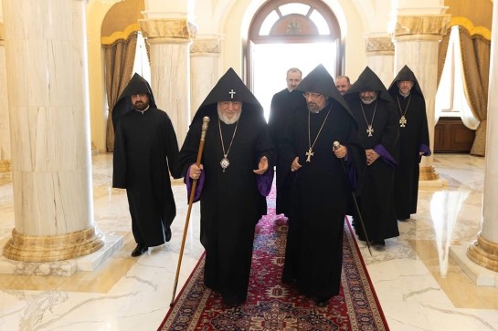 İstanbul Ermeni Patriği, Kutsal Eçmiadzin Ana Makamı'na geldi