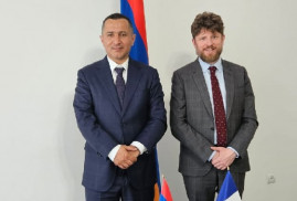 Fransız Büyükelçi, Sünik İdari Bölgesi Başkanı ile işbirliğini görüştü