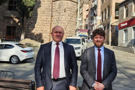 Fransız Büyükelçisi Meghri Belediye Başkanı ile görüştü