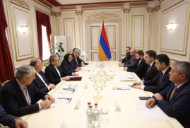 Ermenistan Parlamentosu Başkanı, İran Dışişleri Bakanı ile görüştü
