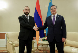 Ermenistan Dışişleri Bakanı, Kazakistan Dışişleri Bakanı ile başbaşa bir görüşme gerçekleştirdi