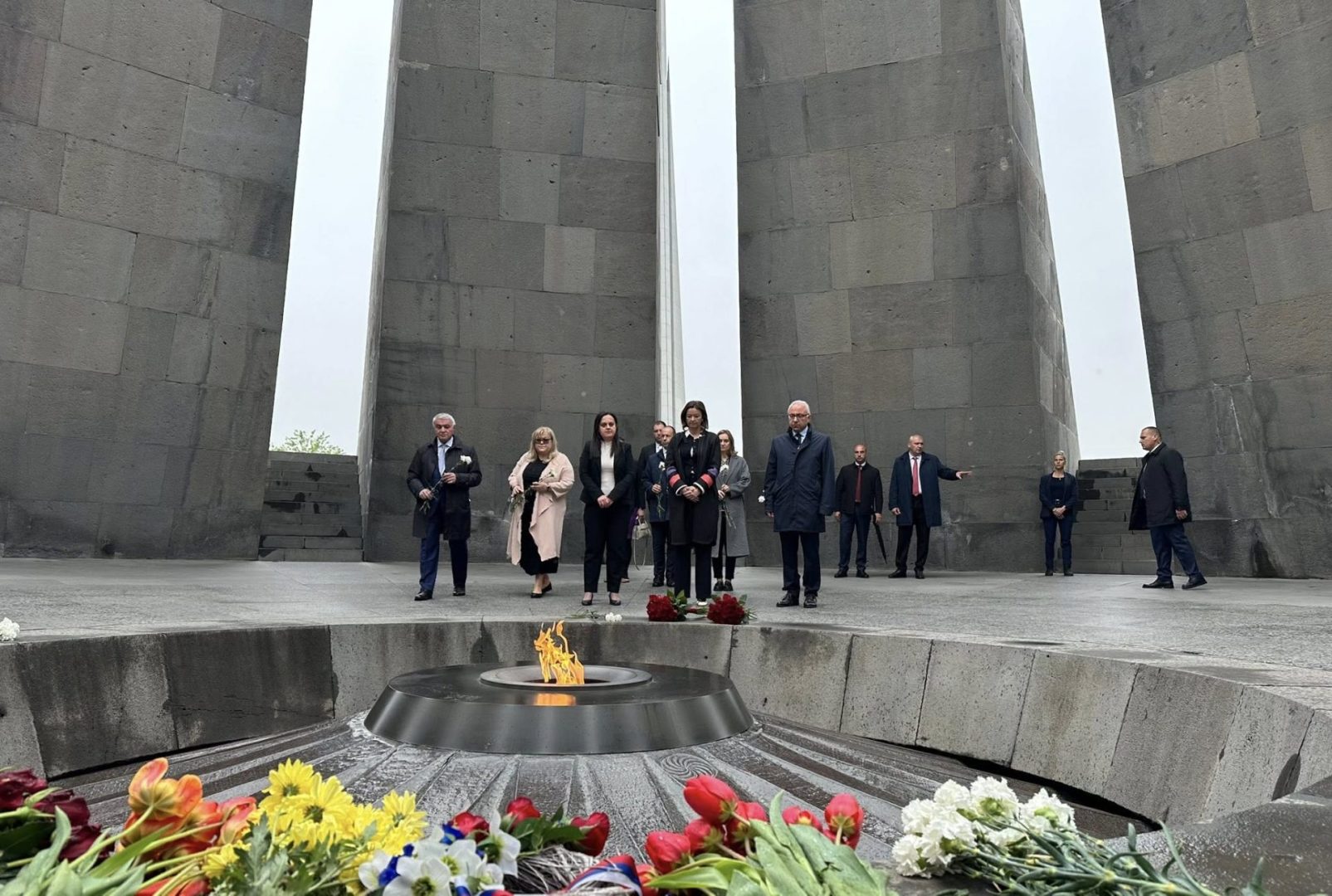 Slovenya Başbakan Yardımcısı Tanja Fajon, Ermeni Soykırımı anıtını ziyaret etti