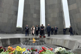 Slovenya Başbakan Yardımcısı Tanja Fajon, Ermeni Soykırımı anıtını ziyaret etti