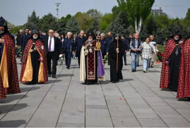 Garegin II, Ermeni Soykırımı kurbanlarını Tsitsernakaberd Anıtı'nda andı