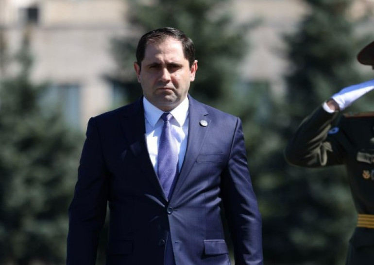 Ermenistan Savunma Bakanı Yunanistan'a gitti