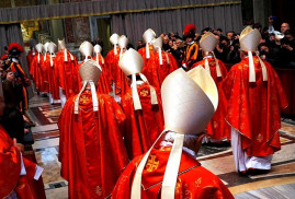 Vatikan'da ikinci günde ilk oylamada Papa seçilemedi