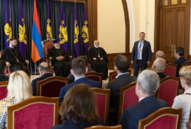 Tüm Ermeniler Katolikosu, Azerbaycan'daki Ermeni esirler konusunda Avrupalı hakimlerle görüştü