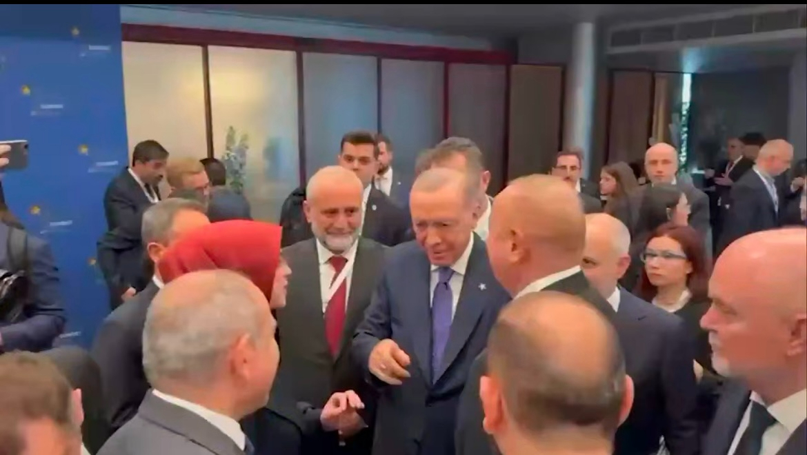 Tirana’da Paşinyan Erdoğan ile kısa bir ayaküstü görüşme yaptı  (Video)
