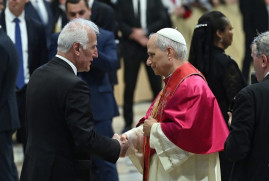 Ermenistan Cumhurbaşkanı, Roma Papası'nın tahta çıkma törenine katıldı (Foto)