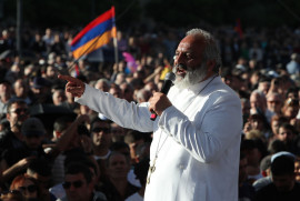 Ermenistan'da muhalif “Kutsal Mücadele” hareketinin lideri Başpiskopos Galstanyan tutuklandı