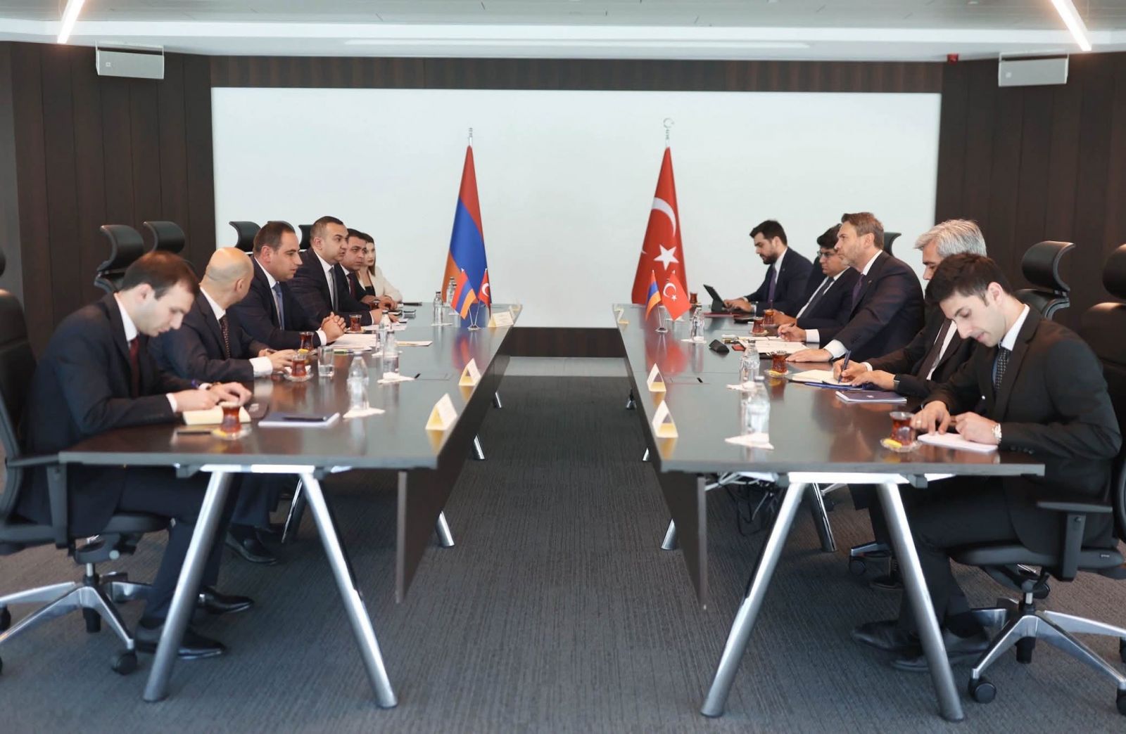 Ստամբուլում կայացել է հայ և թուրք նախարարների հանդիպումը (Լուսանկարներ)