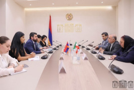 İran Büyükelçisi, Ermenistan Parlamentosu’nda temaslarda bulundu