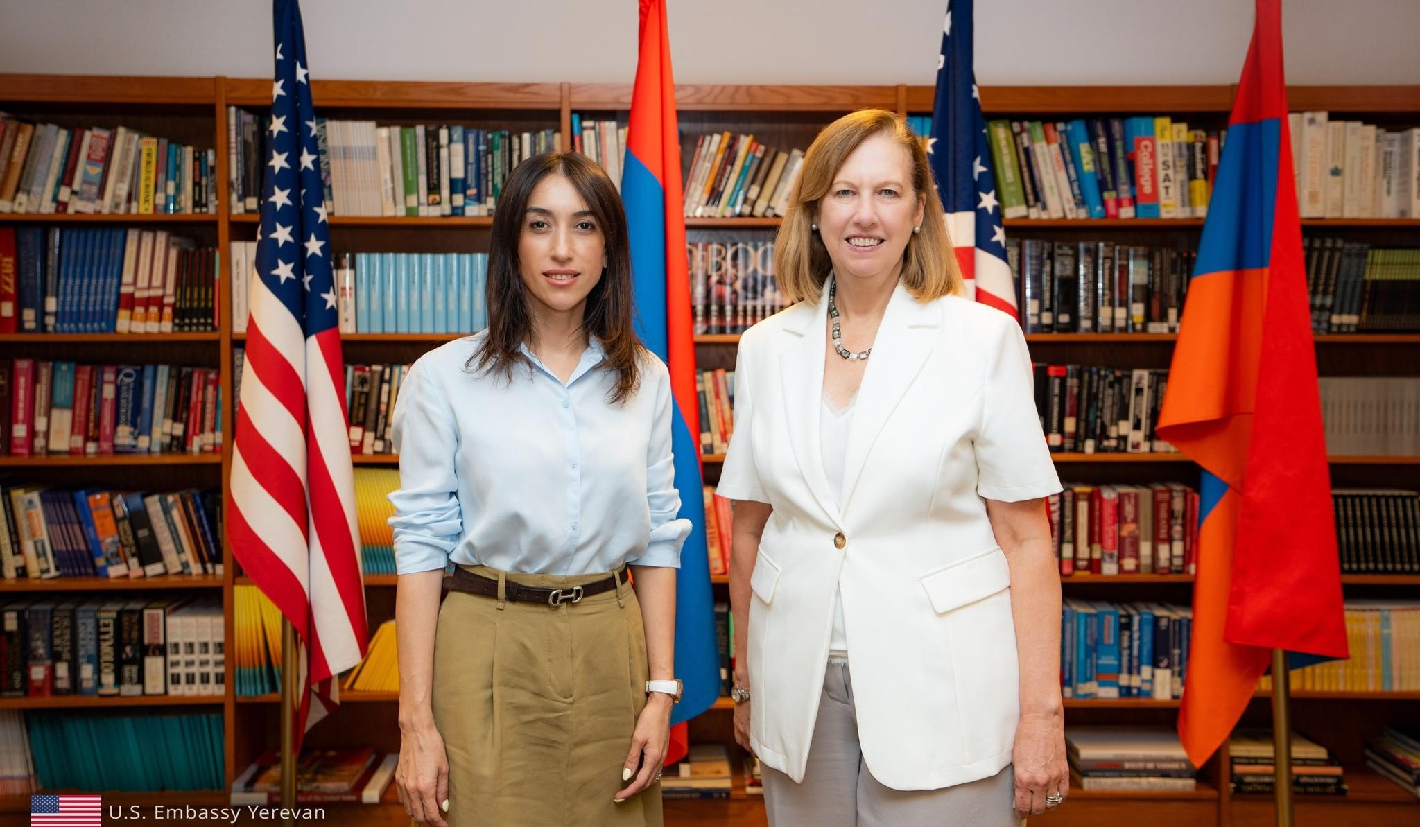 ABD Büyükelçisi, Enterprise Armenia Vakıf müdürü ile Amerikan yatırımlarının Ermenistan’da artırılmasını görüştü
