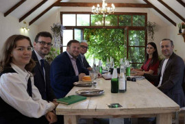 Ermenistan Güvenlik Konseyi Sekreteri, Birleşik Kırallık'ın Devlet Bakanı ile görüştü