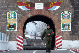 Ermenistan'dan Rus üssünün çekilmesi konusu şu anda görüşülmüyor