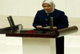 Թուրքիայի խորհդարանում գլխաշորով ելույթ ունեցած առաջին կին պատգամավորը