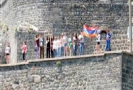 Թուրքերը դժգոհում են, որ հայերը Կարսի բերդում պարզել են եռագույնը և երգել օրհներգը