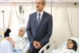 Թուրք պատգամավորը կարմիր մեխակներ է նվիրել ադրբեջանցի վիրավոր զինծառայողներին