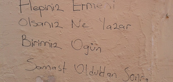 İstanbul’da Ermeni kilisesinin duvarına Ermeniler’e yönelik nefret söylemi