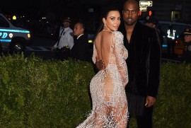 Reality şov yıldızı Kim Kardashian Met Gala’ya en cesur kıyafetiyle katıldı (Fotolar)