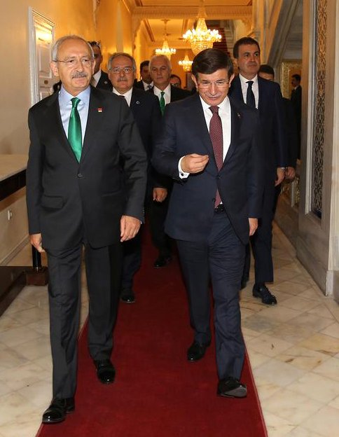 Davutoğlu-Kılıçdaroğlu görüşmesinde AKP ile CHP koalisyon ihtimalleri ele alındı