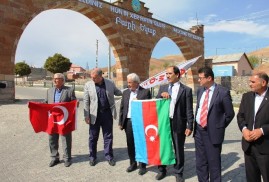 Թուրքիայում հայատառ ցուցատախտակի դեմ բողոքում է ադրբեջանական կազմակերպությունը