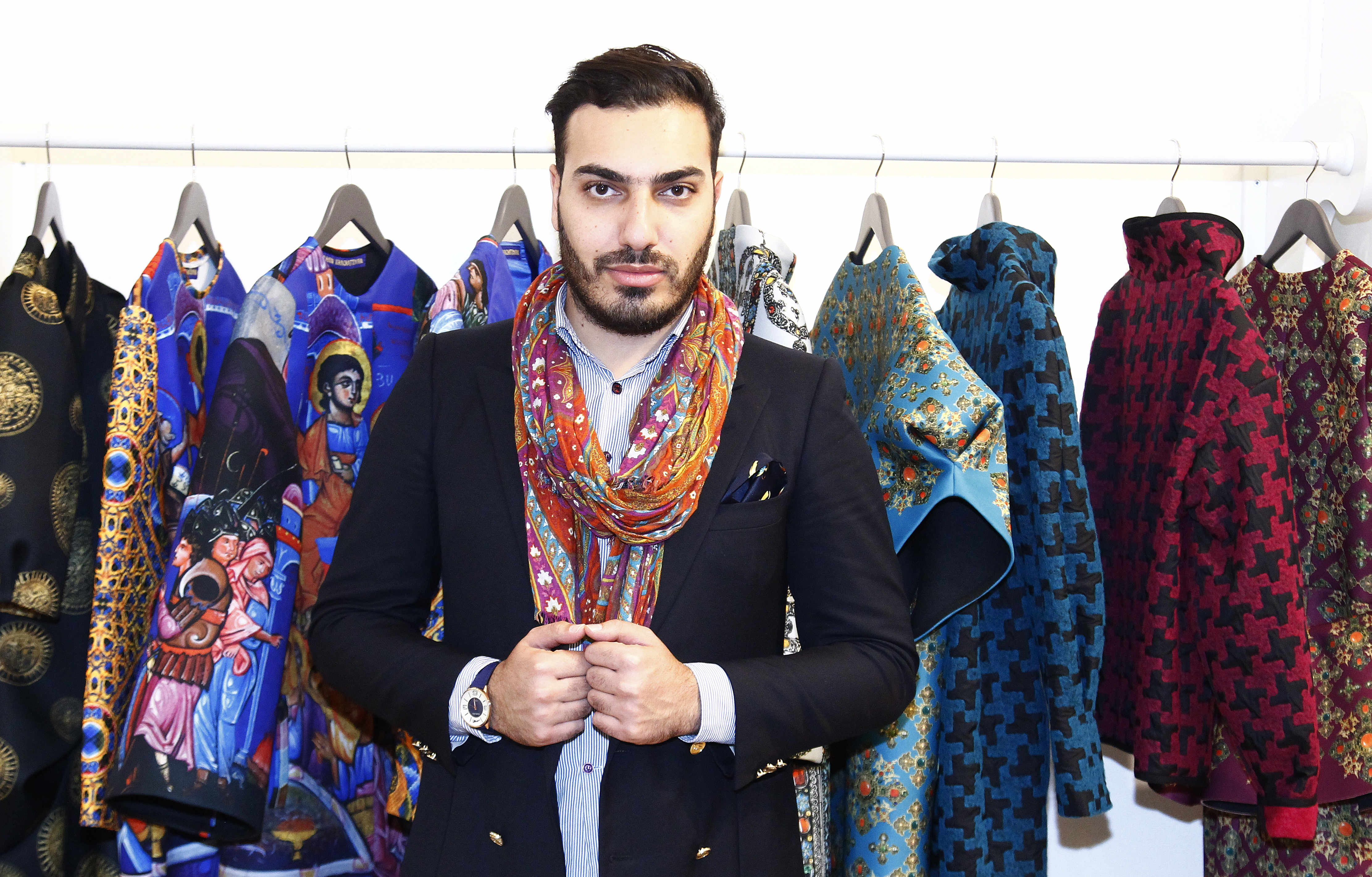 Ermeni dizyaner “Vogue.com”un resmi dizaynerlerin listesinde (fotolar)