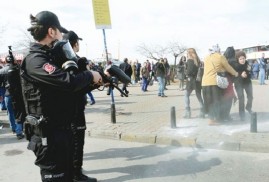 Ստամբուլում ոստիկանությունը ուժով ցրել է կանանց նախատոնական հավաքը