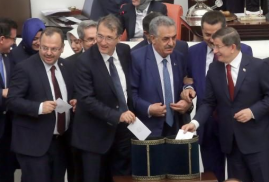 Թուրքիայի մեջլիսն ընդունեց պատգամավորներին անձեռնմխելիությունից զրկելու ԱԶԿ-ի առաջարկը