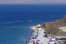 Իրանցի զբոսաշրջիկները թուրքական կողմին խնդրում են Վանա լճի ափին լողափեր հիմնել