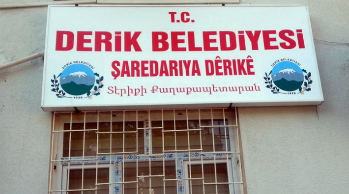 Mardin'in Derik ilçesindeki Ermenice tabela tekrar asıldı