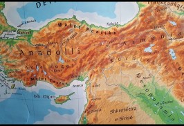 Կոսովոյի դպրոցական քարտեզներում Թուրքիայի մի մասը ներառված է եղել Հայաստանի տարածքի մեջ