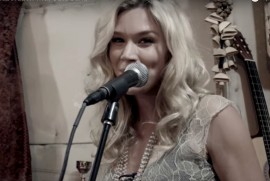 Ünlü İngiliz şarkıcı Joss Stone Ermeni şarkı söylüyor (video)