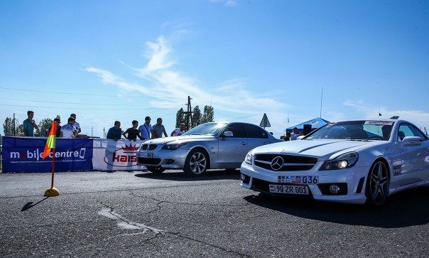 Yerevan’da spor arabalar yarışı düzenlendi