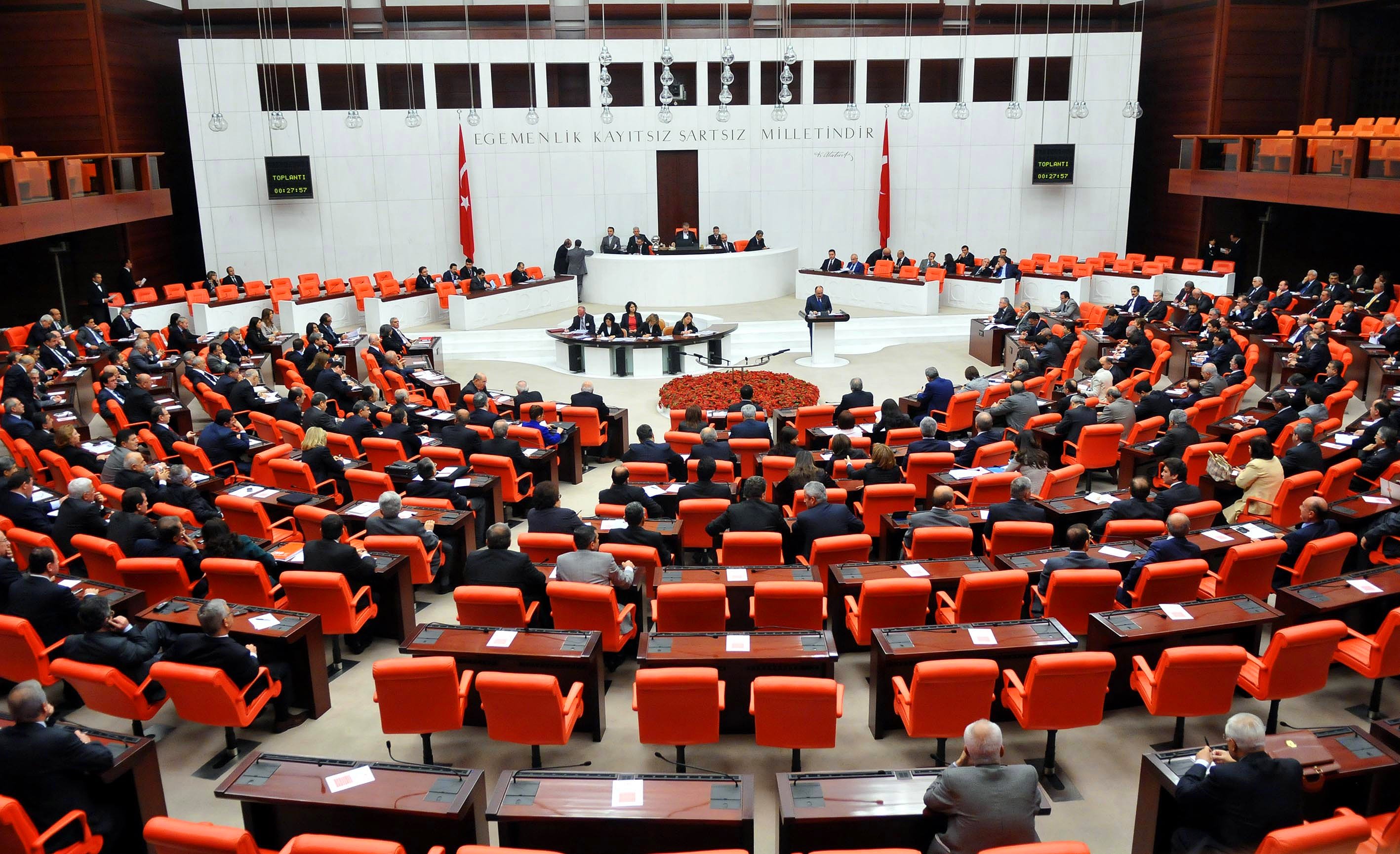 CHP Milletvekili Murat Bakan 'Ermeni mezarlığına tuvalet'i Meclis'e taşıdı