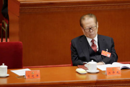 Eski Çin Devlet Başkanı Jiang Zemin, Komünist Parti Kongresinde esneyip uyuyakaldı