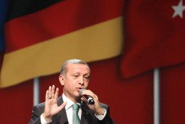 Berliner Zeitung. «Էրդողանը Գերմանիա է մեկնում՝ օգնություն խնդրելու»