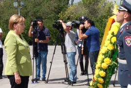 Almanya Şansölyesi Angela Merkel Ermeni Soykırımı kurbanlarının anısına saygı duruşunda bulundu