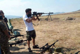 Azerbaycan Karabağ’ı ziyaret eden Poker kralı Dan Bilzerian hakkında tutuklama kararı aldı