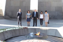 AGIT PA Başkanı Georgi Tsererteli Soykırım anıtını ziyaret etti