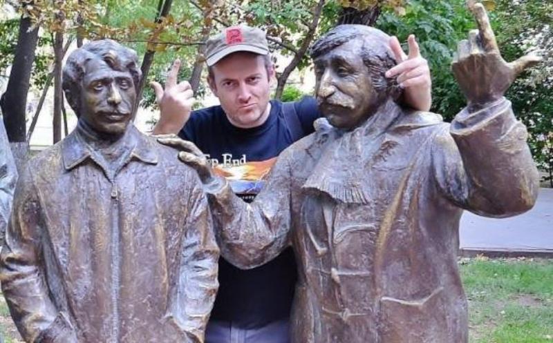 Aleksandr Lapşin Ermenistan’da arkadaşından aldığı hediyeyi gösterdi (fotoğraflar)