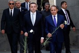 Gürcistan Başbakanı Tsitsernakaberd Anıt Kompleksini ziyaret etti 