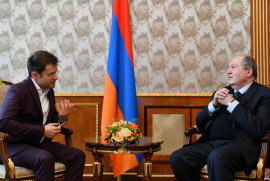 Ermenistan Cumhurbaşkanı Satranç Dünya Şampiyonu Levon Aronyan'ı kabul etti